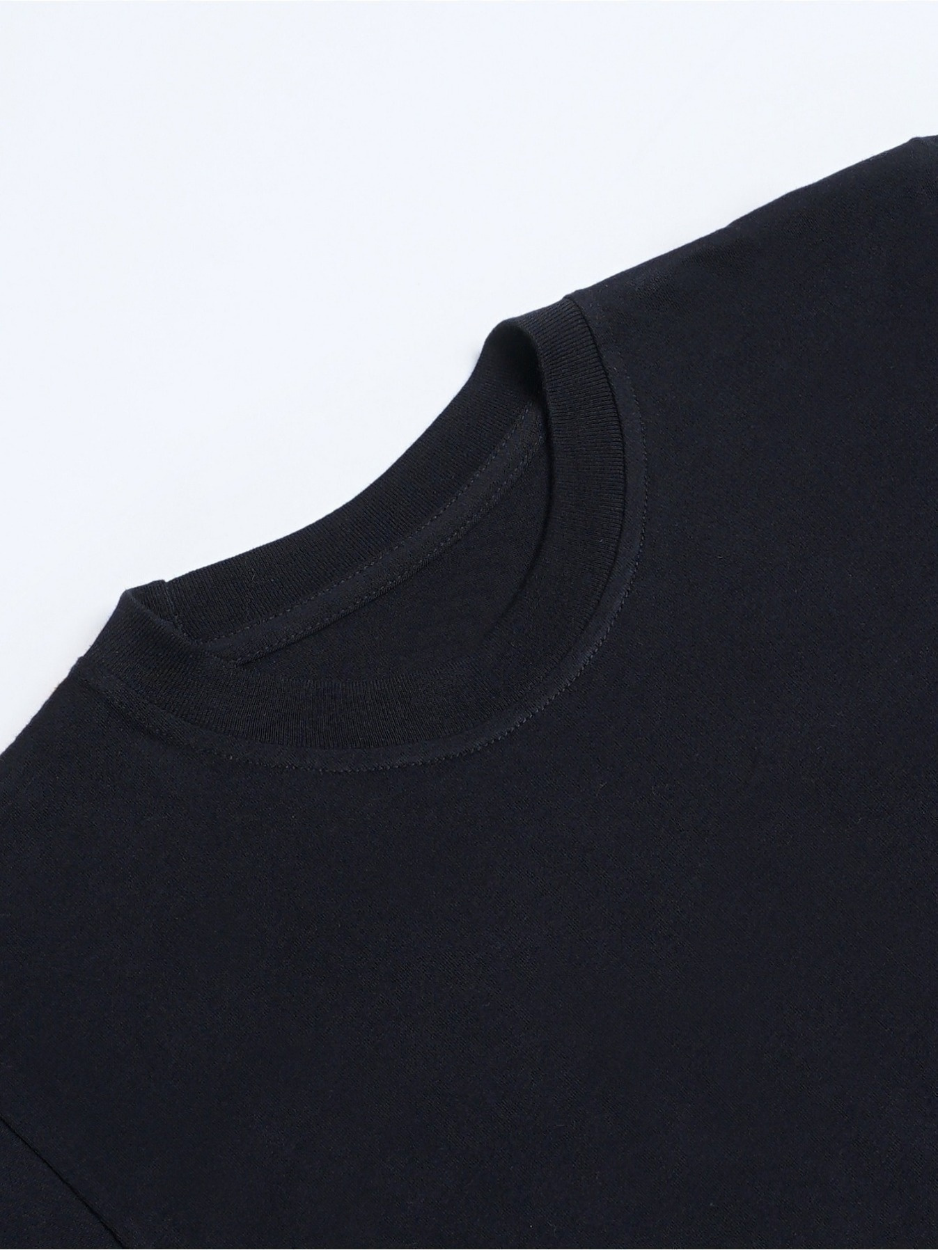 T-Shirt Featuring a Black Cowb - Street Fashion History ulasan dan harga